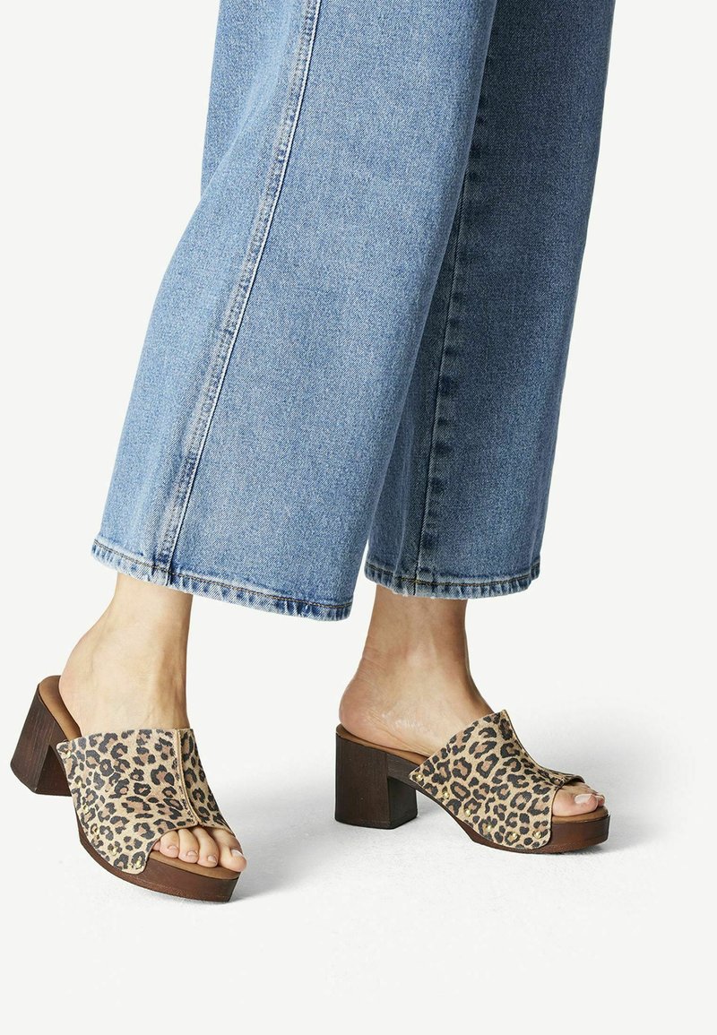 mules tamaris leopard