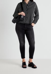 ONLY Carmakoma Camicetta - black