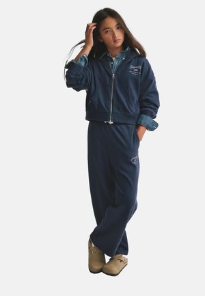 Superdry & Co, Regular Fit - Sweat Top & Joggers Set - Tepláková súprava - navy white
