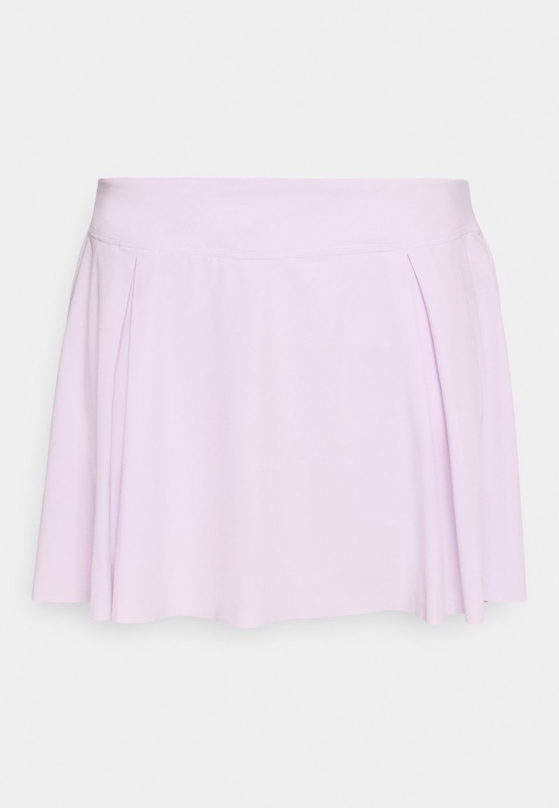 Falda plisada en lavanda claro, con una textura suave, una cintura ajustada y suaves pliegues que aportan volumen al dobladillo.