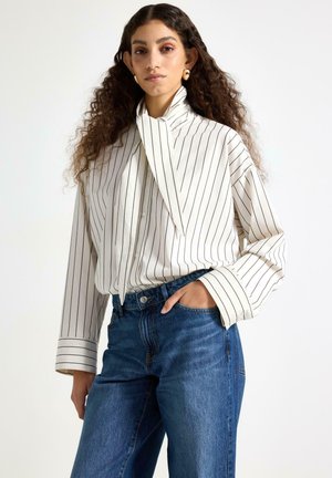 WITH TIE BAND AT THE NECK  - Skjortebluser - off white