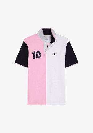 Chemise de rugby à manches courtes divisée en rose et blanc avec des manches noires, un col gris, et le numéro 10 sur le côté rose.
