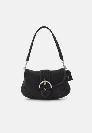 SOHO FLAP BAG IN REPURPOSED DENIM - Sac à main - black