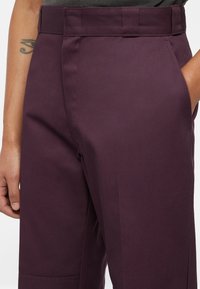 Dickies DOUBLE KNEE  - Pantalones - plum perfect