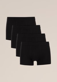 Boxer briefs neri realizzati in tessuto morbido, con un elastico in vita e senza motivi visibili. Quattro paia impilati in fila.