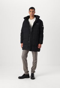 Guess Jeans PUFFER JACKET - Ziemas jaka - jet black