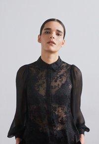 Alice + Olivia Skjortebluser - gardenia black