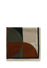 Écharpe multicolore avec des formes géométriques dans des tons de vert, marron et crème. Matière tissée texturée avec une bordure sombre.