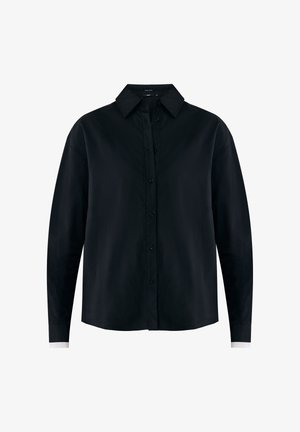 Schwarze Hemdbluse mit klassischem Kragen, langen Ärmeln und kontrastierenden weißen Manschetten, aus glattem Stoff. Gerade Saumlinie, ohne Muster.