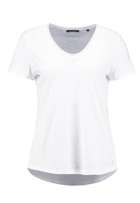Bílý krátký rukáv T-shirt s V-výstřihem, vyrobený z hladké tkaniny. Má zakřivený lem a jemný detail loga v dolním levém rohu.