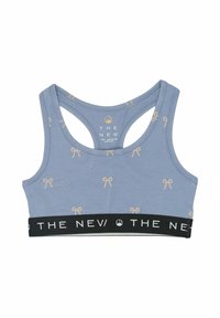 Sutien sport de culoare albastru deschis cu modele mici de fundițe bej, design racerback și o bandă elastică largă de culoare neagră cu text de branding alb.