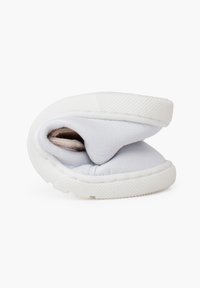 Pisamonas TIRAS ADHERENTES  - Sneakers basse - blanco y rosa