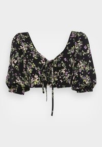 Top curto preto com padrão floral, apresentando mangas bufantes e um fecho de laço na frente. Feito de tecido leve com uma textura suave.