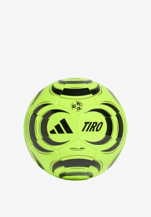 Sytě žluto-zelený fotbalový míč Adidas Tiro s černými zakřivenými vzory a logy, zobrazený na bílém pozadí.