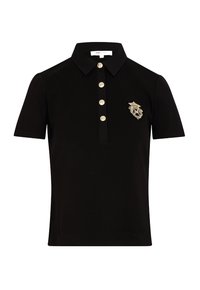 Sort polo shirt med korte ærmer, tekstureret stof, fem guldknapper ved knapstolpen og et dekorativt guldemblem på brystet.