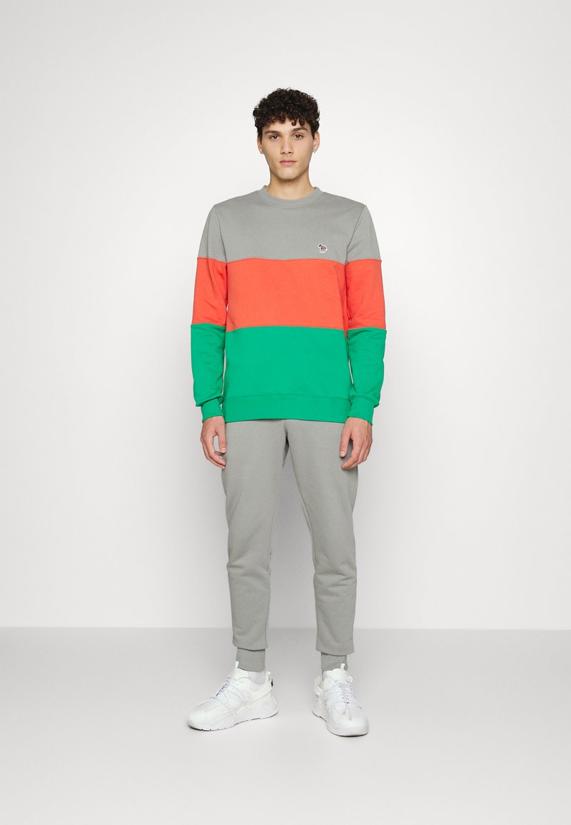 Herren T-shirts & Polos | PS Paul Smith REG FIT ZEBRA Sweatshirt grey/orange/green/grau - DJ38292 Herren T-shirts & Polos | PS Paul Smith REG FIT ZEBRA Sweatshirt grey/orange/green/grau - DJ38292