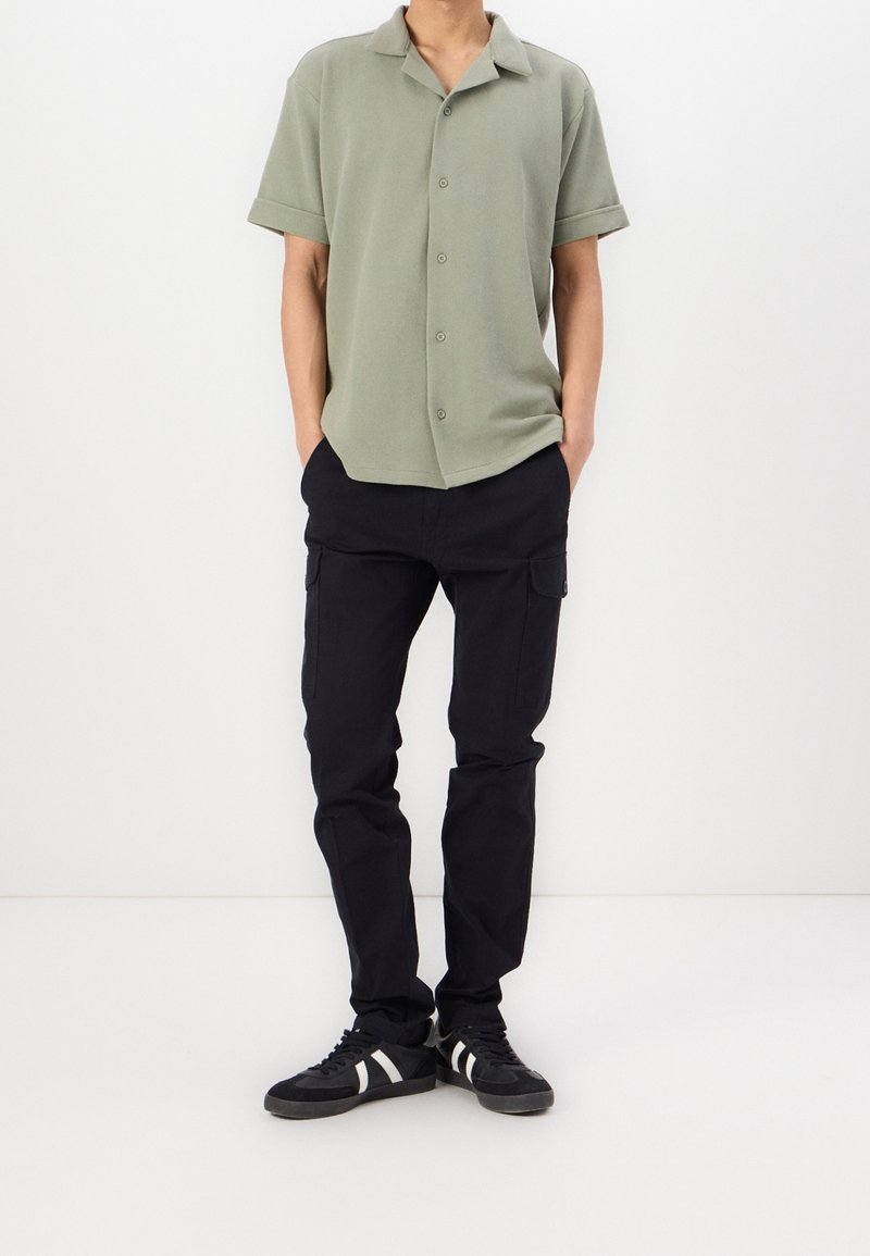 Pantalon Homme Dockers - Taille 32, Coupe Large, Couleur Moutarde - Occasion Très Bon état