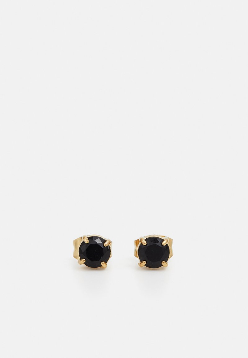 Ohrringe mit goldfarbenem Stecker, die runde, facettierte schwarze Edelsteine zeigen, die von vier Krappen gehalten werden. Minimalistisches Design mit glatter Textur.