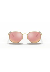 Gafas de sol con lentes tintados en rosa y marco de metal dorado, con forma geométrica y detalles laterales, diseñadas para una estética moderna.