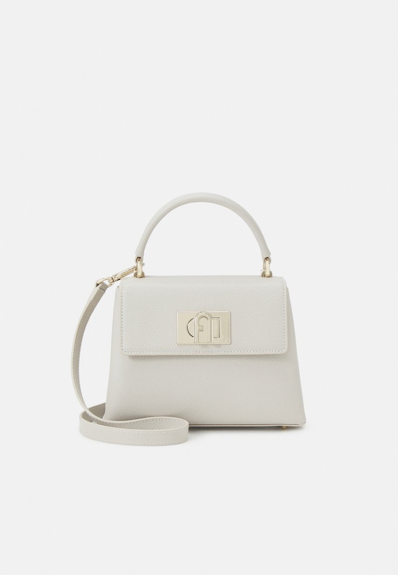 Strukturalna jasnoszara torebka wykonana z fakturowanej skóry. Posiada górną rączkę, odłączany pasek na ramię oraz złote wykończenia z zapięciem na klamrę.