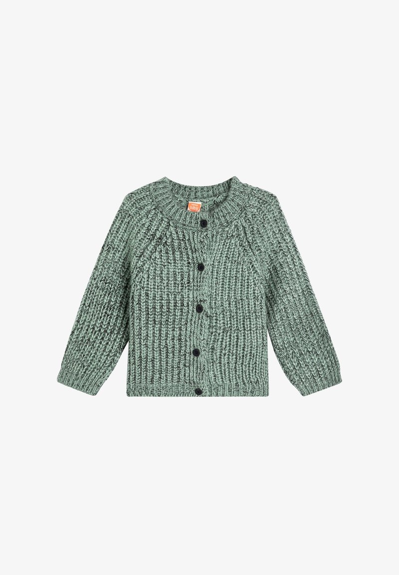 Cardigan tricoté vert pour bébé avec des boutons noirs et des manches longues sur fond blanc.