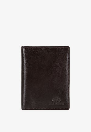 Tmavě hnědá kožená peněženka se hladkým povrchem, v bi-fold designu a s embosovaným logem na přední straně. Obsahuje prošívání podél okrajů.