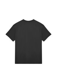 Černé bavlněné tričko s krátkým rukávem. Má klasický kulatý výstřih a jednoduchý design bez ozdob nebo vzorů.