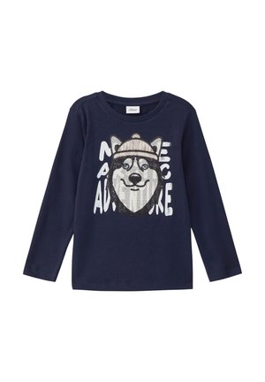 Marineblaues Langarmhemd aus Baumwolle mit einem Wolfsgrafik und einem gestreiften Hut. Der Text lautet "Never Adventure". Glatte Textur.