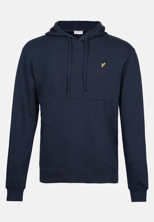 Marineblauer Hoodie aus weichem Stoff mit diagonaler Paneelgestaltung, vorderer Kängurutasche und einem goldenen Akzentlogo auf der Brust.