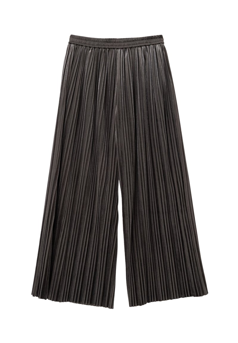 Culottes negros plisados con cintura elástica, elaborados en un material texturizado. El diseño presenta pliegues verticales profundos para un mayor movimiento.