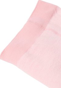 Różowa skarpetka wykonana z miękkiej mieszanki bawełny, z falbankowym mankietem i gładką częścią. Krawędź ma lekko falbaniasty wykończenie.