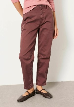 FatFace, CHINO TAPERED TROUSERS - Stoffhose - plum purple
