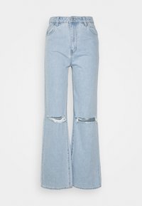 Jeans de brim de corte flare em azul claro, com dois rasgos proeminentes nos joelhos e um design clássico de cinco bolsos, com fecho frontal por botão.