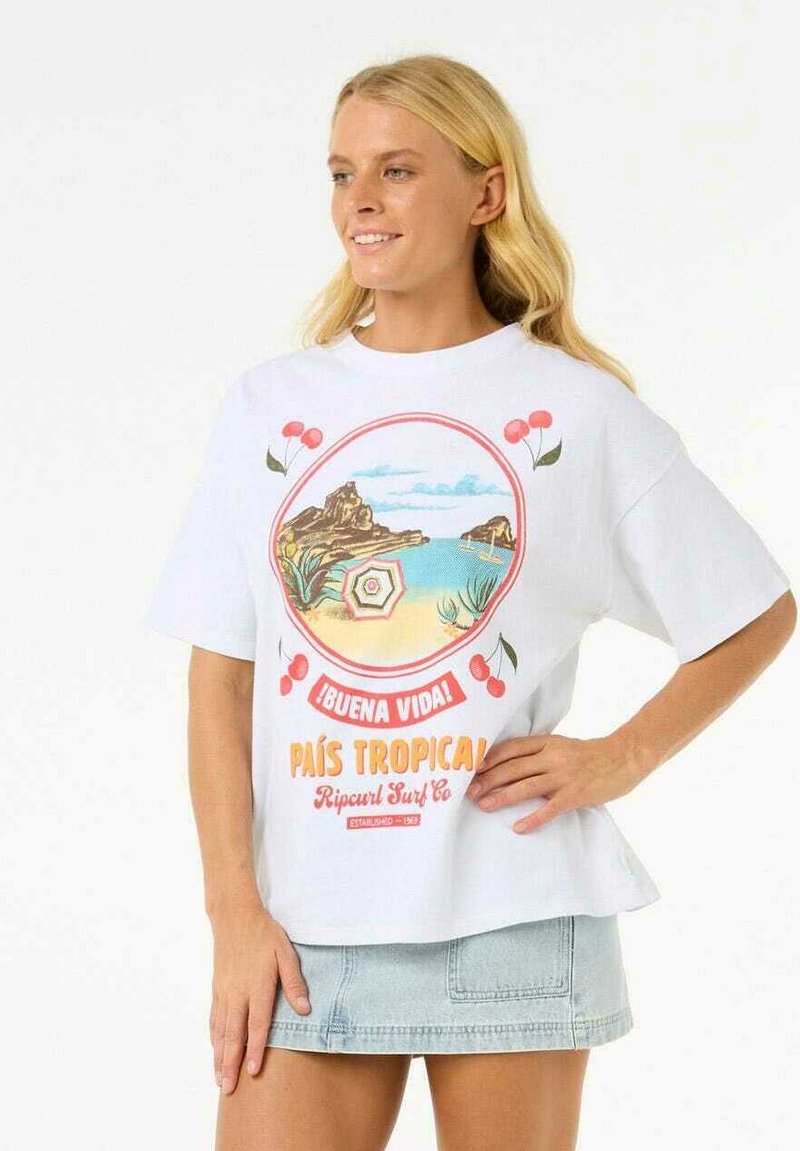 Biała koszulka z krótkim rękawem z grafiką tropikalnej plaży, z kolorami w odcieniach niebieskiego, zielonego i różowego. Tekst brzmi: "¡Buena Vida! País Tropical."