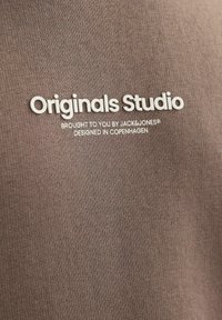 Jack & Jones JORVESTERBRO CREW NECK - Sudadera - deep taupe