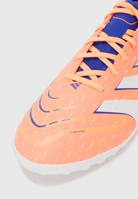 adidas Performance PREDATOR LEAGUE - Zapatillas fútbol para césped artificial - signal coral/ftwr white/beam orange