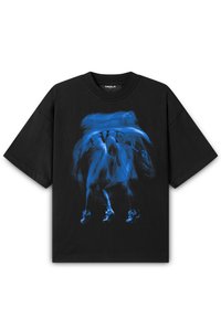 Black cotton T-shirt with short sleeves, featuring a blue abstract design and the word "FAVELA" printed prominently on the front.