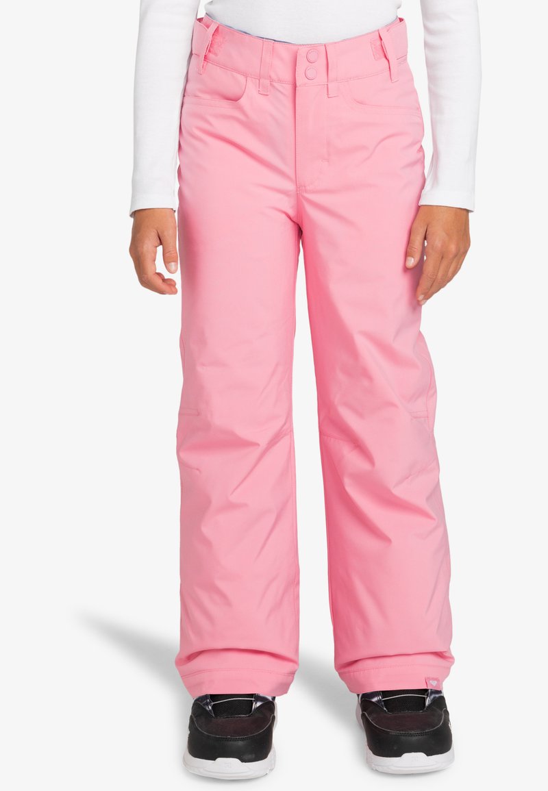 Roze skibroek gemaakt van waterafstotend materiaal, met een knoop- en ritssluiting, zijzakken en een relaxte pasvorm voor bewegingsvrijheid.