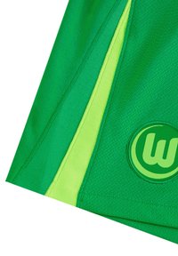 Maillot de sport vert avec des panneaux d'accent vert clair, fabriqué à partir d'un tissu texturé. Présente un logo rond avec un "W" dans le coin inférieur.