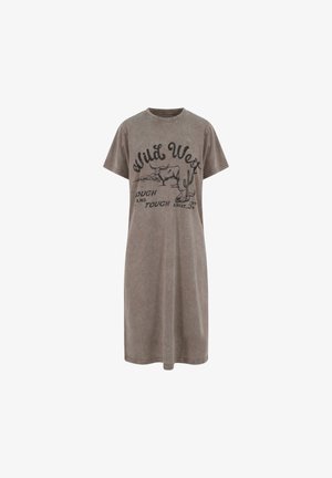 Braunes Midikleid mit kurzen Ärmeln, vorne mit dem Schriftzug "Wild West", einem Langhorn-Schädel, einem Kaktus und der Grafik "Rough and Tough".