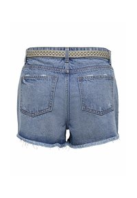 Jeans kratke hlače z raztrganim robom, svetlo modro pranje, dvema zadnjima žepoma in vzorčastim pasom s tkano zasnovo na pasu.