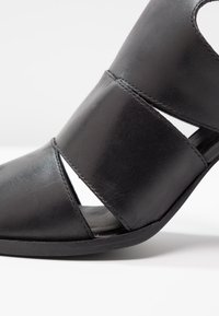 Zign Korolliset sandaalit - black
