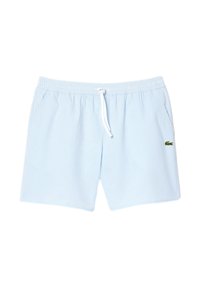 Bañadores a rayas de color azul claro, hechos de tejido ligero, que cuentan con una cintura elástica con cordón y un pequeño logo en un lado.