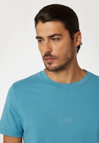 Guess AIDY TEE - T-shirt basic - himmelblau