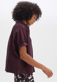 OPUS KURZARM FUJONA - Button-down blouse - amarena