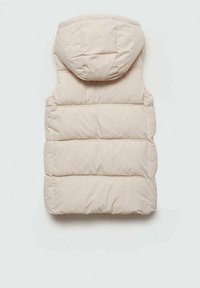Beige pufferväst med huva, med horisontella quiltade sektioner, en slät yta och en figurnära design för värme.