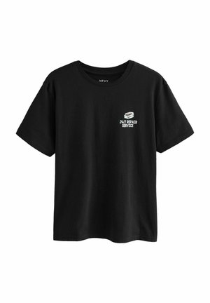Sort bomulds t-shirt, rund halsudskæring, korte ærmer, med hvid tekst "24/7 REPAIR SERVICE" og et lille grafik på fronten.