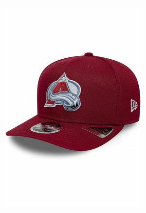 Maroon Snapback-Cap mit dem vorne aufgestickten Colorado Avalanche NHL-Logo und dem New Era-Logo an der Seite.