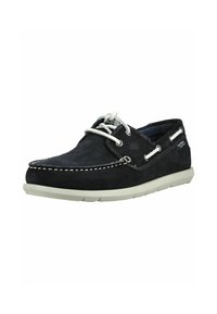 Marineblauer Bootsschuh aus Wildleder mit weißen Schnürsenkeln, weißen Nähten und hellgrauer Gummisohle, schräg nach links auf weißem Hintergrund.