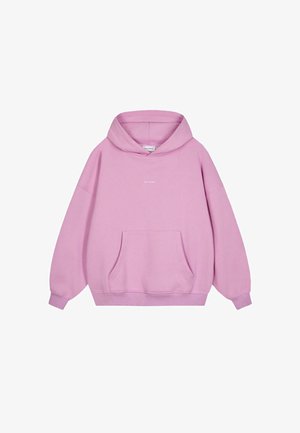 Rozā kapuces džemperis ar kangaro somu, brīvs fit, ribota piedurkne un neliels balts logo priekšā. Mīksts kokvilnas materiāls.
